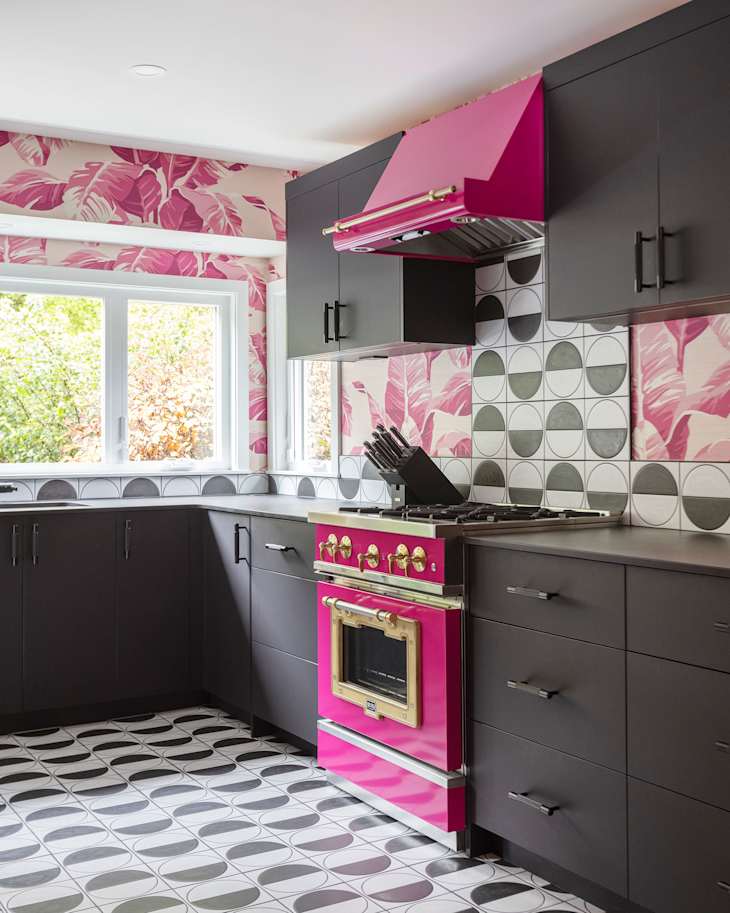 A "Dreary" Gray Kitchen Gets an UltraBold Pink Makeover Apartment